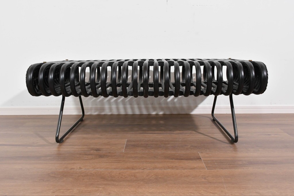 ヴィンテージ家具　籐(ラタン)　立体的な曲線フレームが特徴のガラス天板付きセンターテーブル　(R-085659)