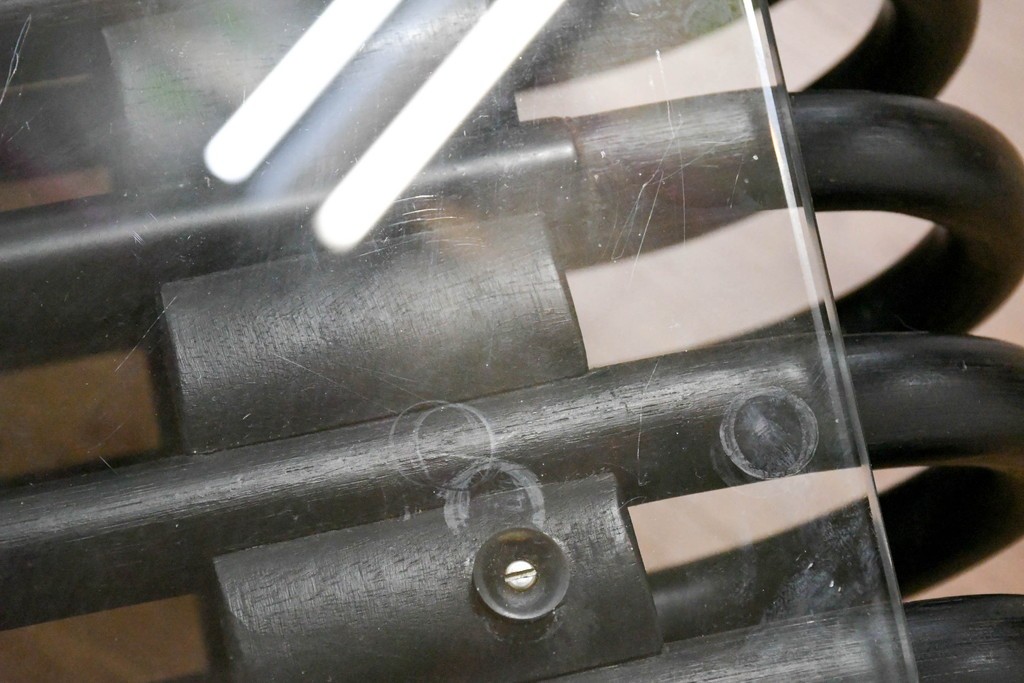 ヴィンテージ家具　籐(ラタン)　立体的な曲線フレームが特徴のガラス天板付きセンターテーブル　(R-085659)