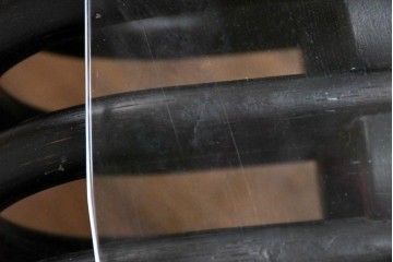 ヴィンテージ家具　籐(ラタン)　立体的な曲線フレームが特徴のガラス天板付きセンターテーブル　(R-085659)