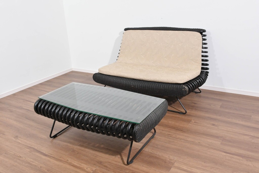 ヴィンテージ家具　籐(ラタン)　立体的な曲線フレームが特徴のガラス天板付きセンターテーブル　(R-085659)