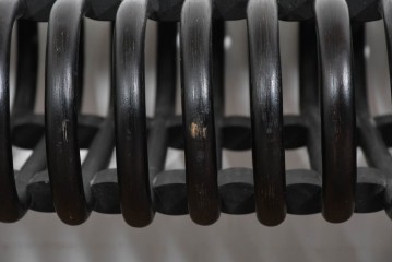 ヴィンテージ家具　籐(ラタン)　立体的な曲線フレームが特徴のガラス天板付きセンターテーブル　(R-085659)