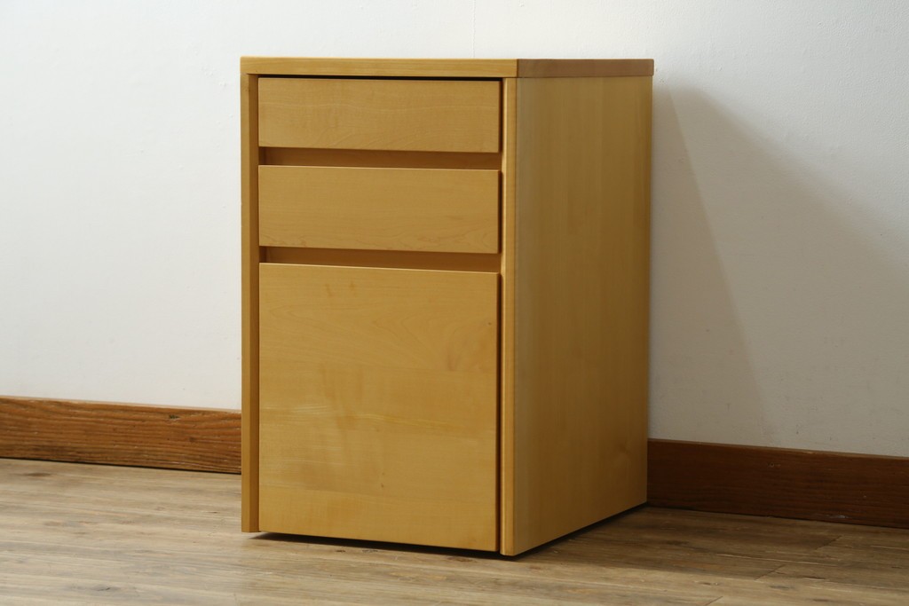 中古　美品　杉工場　木と風シリーズ　メープル材　直線的なデザインが美しいデスク・チェア・デスクワゴンの3点セット　定価約15万円　(R-085660)