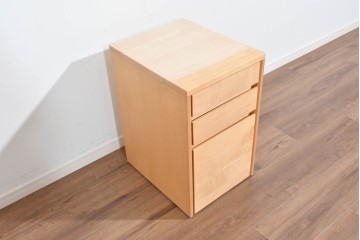 中古　美品　杉工場　木と風シリーズ　メープル材　直線的なデザインが美しいデスク・チェア・デスクワゴンの3点セット　定価約15万円　(R-085660)