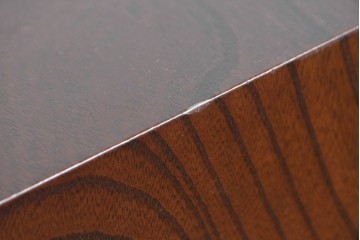 中古　美品　渡辺家具店　杢目の力強さと重厚な金具が調和した仙台箪笥　(R-085662)