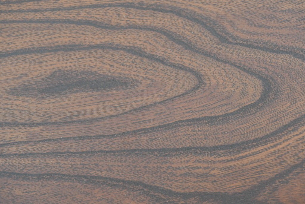 中古　美品　渡辺家具店　杢目の力強さと重厚な金具が調和した仙台箪笥　(R-085662)