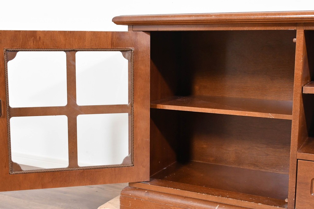 中古　希少!!　イタリア家具　Italia Bútor　ガラス扉の造形が美しいテレビボード　(R-085664)