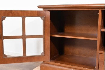 中古　希少!!　イタリア家具　Italia Bútor　ガラス扉の造形が美しいテレビボード　(R-085664)