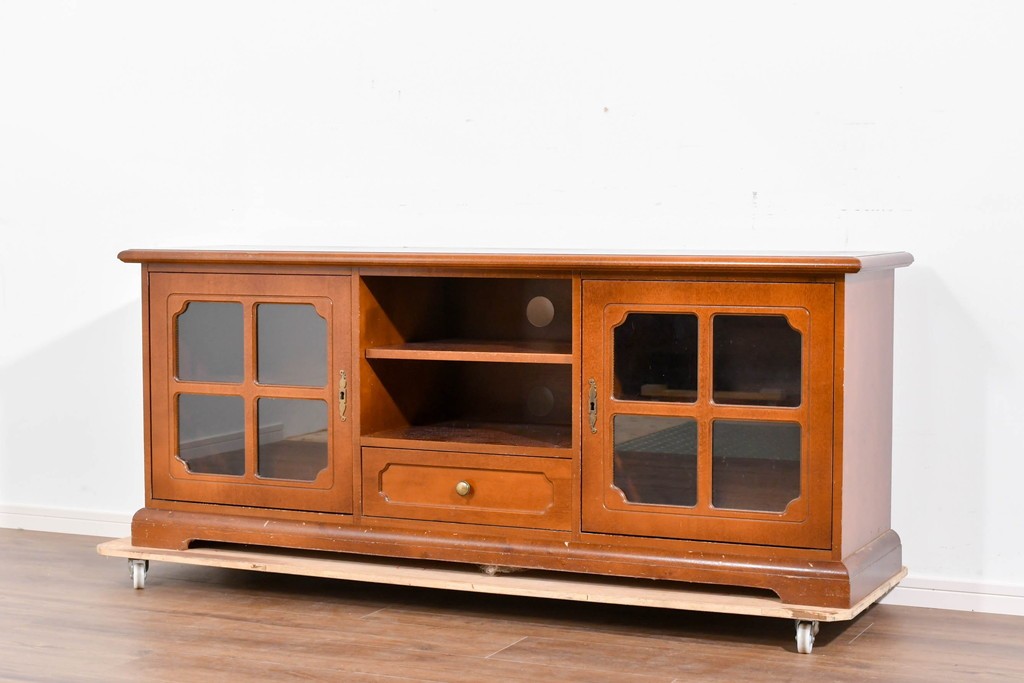 中古　希少!!　イタリア家具　Italia Bútor　ガラス扉の造形が美しいテレビボード　(R-085664)