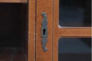 中古　希少!!　イタリア家具　Italia Bútor　ガラス扉の造形が美しいテレビボード　(R-085664)