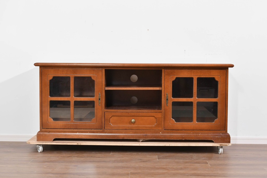 中古　希少!!　イタリア家具　Italia Bútor　ガラス扉の造形が美しいテレビボード　(R-085664)