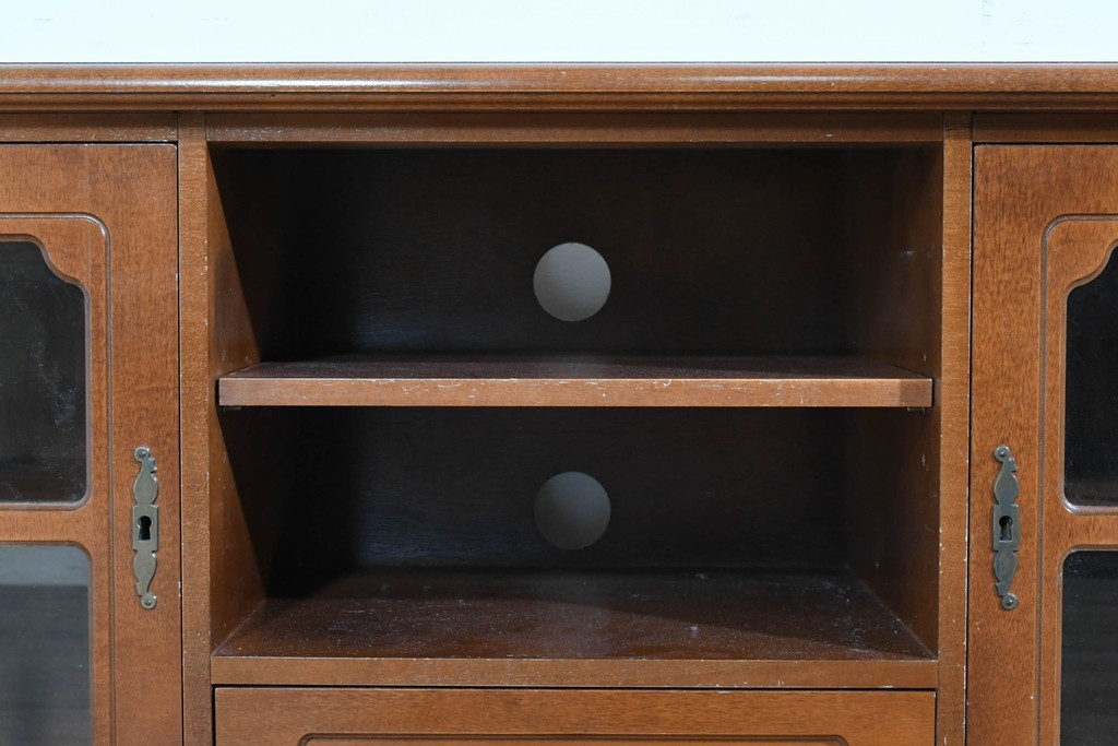 中古　希少!!　イタリア家具　Italia Bútor　ガラス扉の造形が美しいテレビボード　(R-085664)