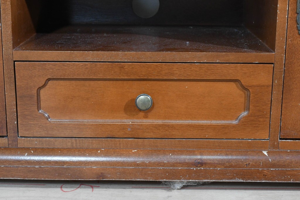 中古　希少!!　イタリア家具　Italia Bútor　ガラス扉の造形が美しいテレビボード　(R-085664)