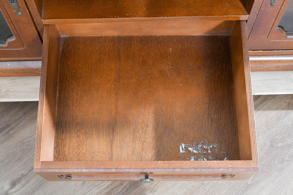 中古　希少!!　イタリア家具　Italia Bútor　ガラス扉の造形が美しいテレビボード　(R-085664)