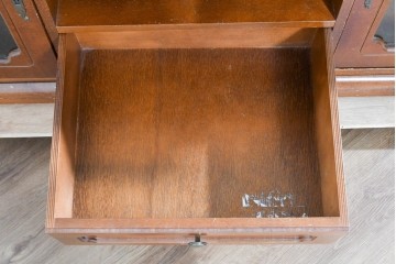 中古　希少!!　イタリア家具　Italia Bútor　ガラス扉の造形が美しいテレビボード　(R-085664)