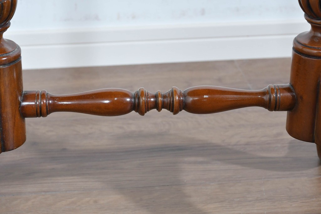 中古　美品　JANSEN(ジャンセン)　マホガニー材　縁取りの意匠が優雅なオーバルティーテーブル　定価約10万円　(R-085665)