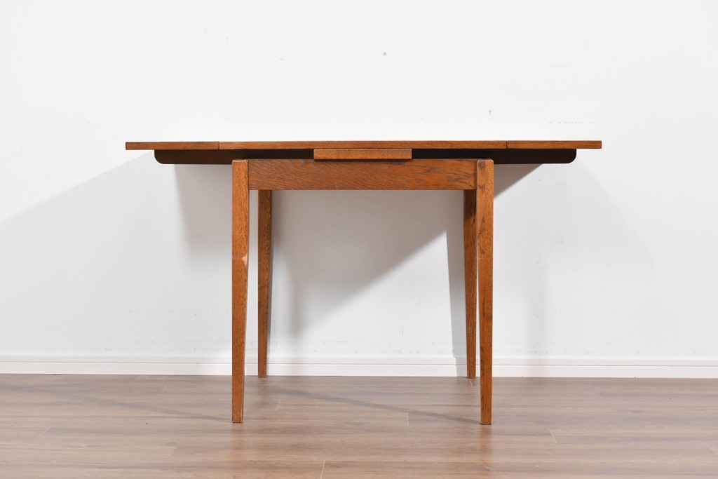 中古　美品　希少な廃番品　カントリーハウス　天板を広げて使える小振りなエクステンションテーブル　(R-085667)