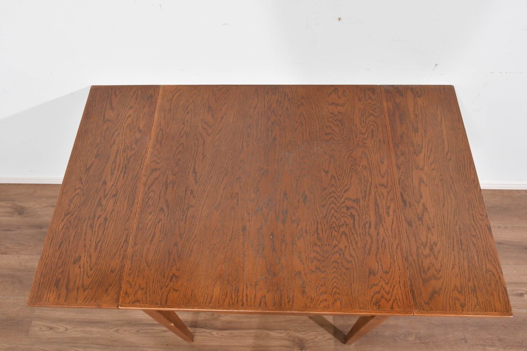中古　美品　希少な廃番品　カントリーハウス　天板を広げて使える小振りなエクステンションテーブル　(R-085667)