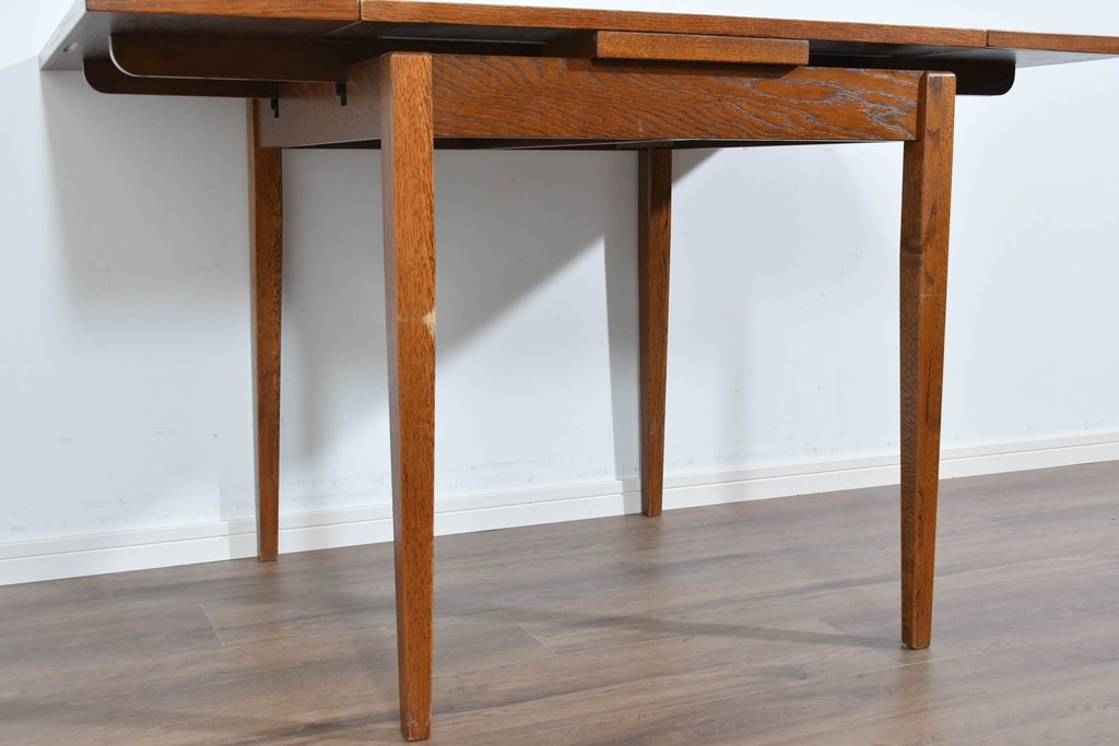 中古　美品　希少な廃番品　カントリーハウス　天板を広げて使える小振りなエクステンションテーブル　(R-085667)