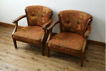 中古　三越家具(現カントリーハウス)　Brugge(ブルージュ)　クラシカルな草花文様のアームチェア2脚セット　(R-085671)