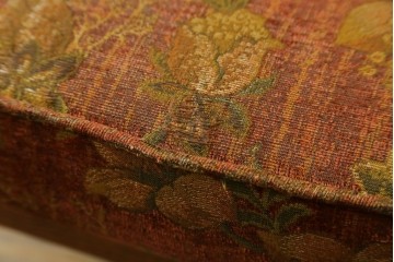 中古　三越家具(現カントリーハウス)　Brugge(ブルージュ)　クラシカルな草花文様のアームチェア2脚セット　(R-085671)
