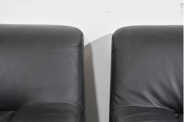 中古　コクヨ(KOKUYO)　ルクサリオ　本革+フェイクレザー　モダンデザインの1人掛けアームソファ2脚セット　定価(2脚合計)約35万円以上　(R-085672)