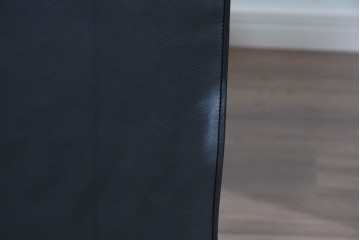 中古　コクヨ(KOKUYO)　ルクサリオ　本革+フェイクレザー　モダンデザインの1人掛けアームソファ2脚セット　定価(2脚合計)約35万円以上　(R-085672)