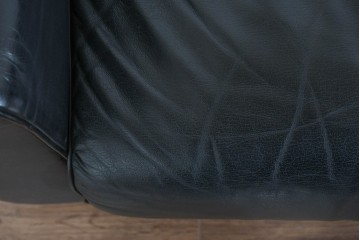 中古　コクヨ(KOKUYO)　ルクサリオ　本革+フェイクレザー　モダンデザインの1人掛けアームソファ2脚セット　定価(2脚合計)約35万円以上　(R-085672)