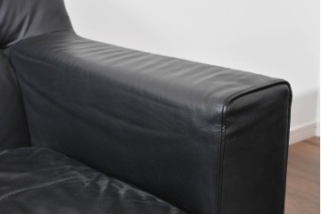 中古　コクヨ(KOKUYO)　ルクサリオ　本革+フェイクレザー　モダンデザインの1人掛けアームソファ2脚セット　定価(2脚合計)約35万円以上　(R-085672)