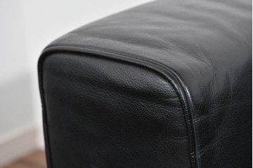 中古　コクヨ(KOKUYO)　ルクサリオ　本革+フェイクレザー　モダンデザインの1人掛けアームソファ2脚セット　定価(2脚合計)約35万円以上　(R-085672)