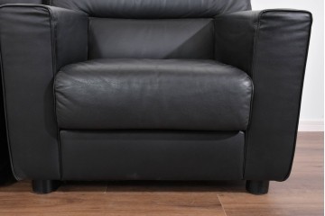 中古　コクヨ(KOKUYO)　ルクサリオ　本革+フェイクレザー　モダンデザインの1人掛けアームソファ2脚セット　定価(2脚合計)約35万円以上　(R-085672)