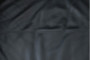 中古　コクヨ(KOKUYO)　ルクサリオ　本革+フェイクレザー　モダンデザインの1人掛けアームソファ2脚セット　定価(2脚合計)約35万円以上　(R-085672)