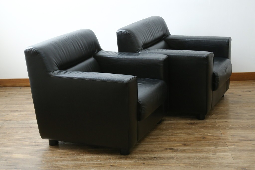 中古　コクヨ(KOKUYO)　ルクサリオ　本革+フェイクレザー　モダンデザインの1人掛けアームソファ2脚セット　定価(2脚合計)約35万円以上　(R-085673)