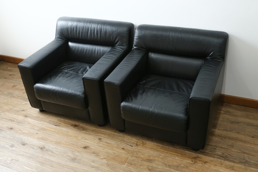 中古　コクヨ(KOKUYO)　ルクサリオ　本革+フェイクレザー　モダンデザインの1人掛けアームソファ2脚セット　定価(2脚合計)約35万円以上　(R-085673)