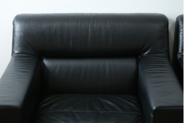 中古　コクヨ(KOKUYO)　ルクサリオ　本革+フェイクレザー　モダンデザインの1人掛けアームソファ2脚セット　定価(2脚合計)約35万円以上　(R-085673)