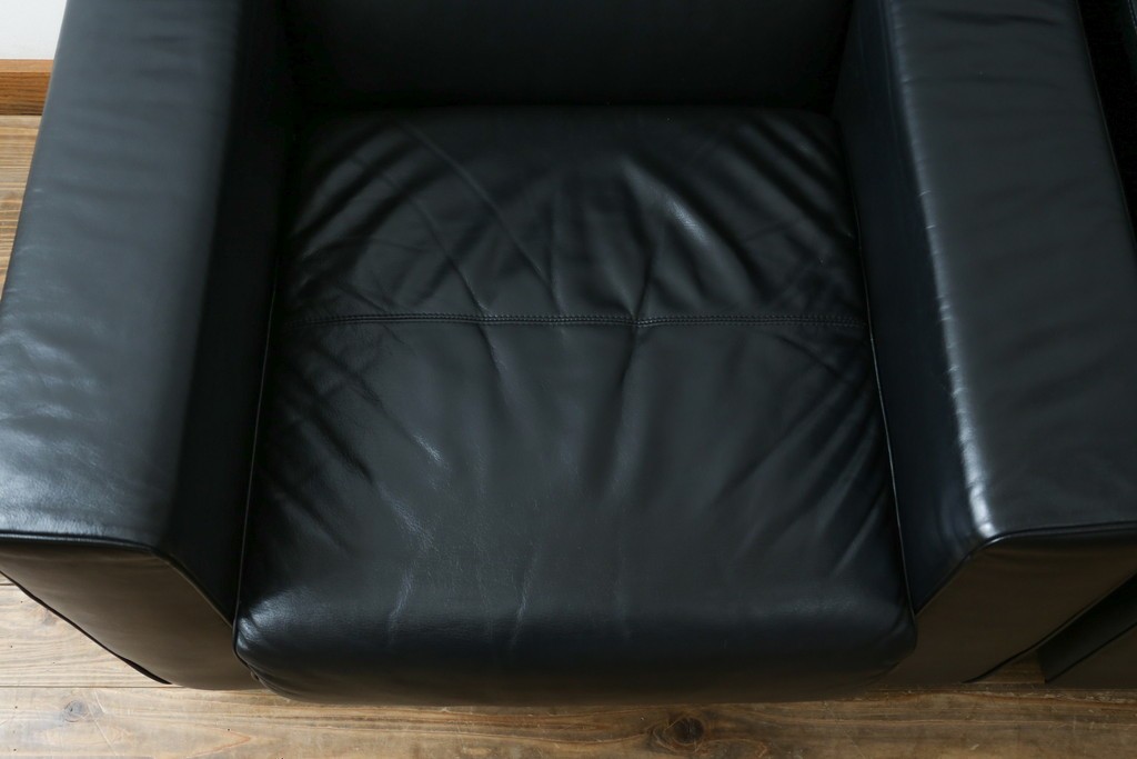 中古　コクヨ(KOKUYO)　ルクサリオ　本革+フェイクレザー　モダンデザインの1人掛けアームソファ2脚セット　定価(2脚合計)約35万円以上　(R-085673)