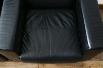 中古　コクヨ(KOKUYO)　ルクサリオ　本革+フェイクレザー　モダンデザインの1人掛けアームソファ2脚セット　定価(2脚合計)約35万円以上　(R-085673)