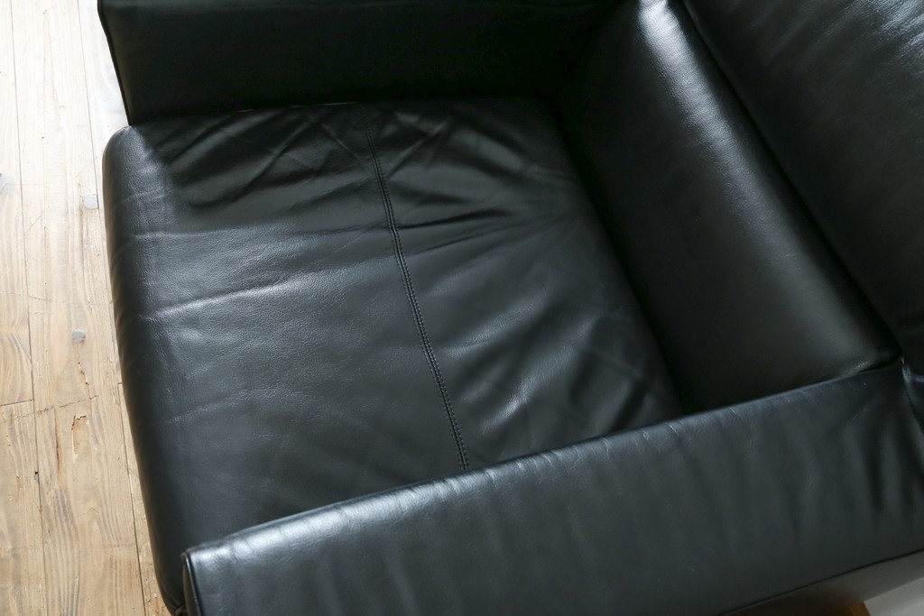 中古　コクヨ(KOKUYO)　ルクサリオ　本革+フェイクレザー　モダンデザインの1人掛けアームソファ2脚セット　定価(2脚合計)約35万円以上　(R-085673)