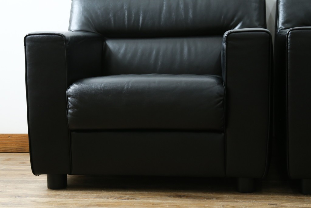 中古　コクヨ(KOKUYO)　ルクサリオ　本革+フェイクレザー　モダンデザインの1人掛けアームソファ2脚セット　定価(2脚合計)約35万円以上　(R-085673)