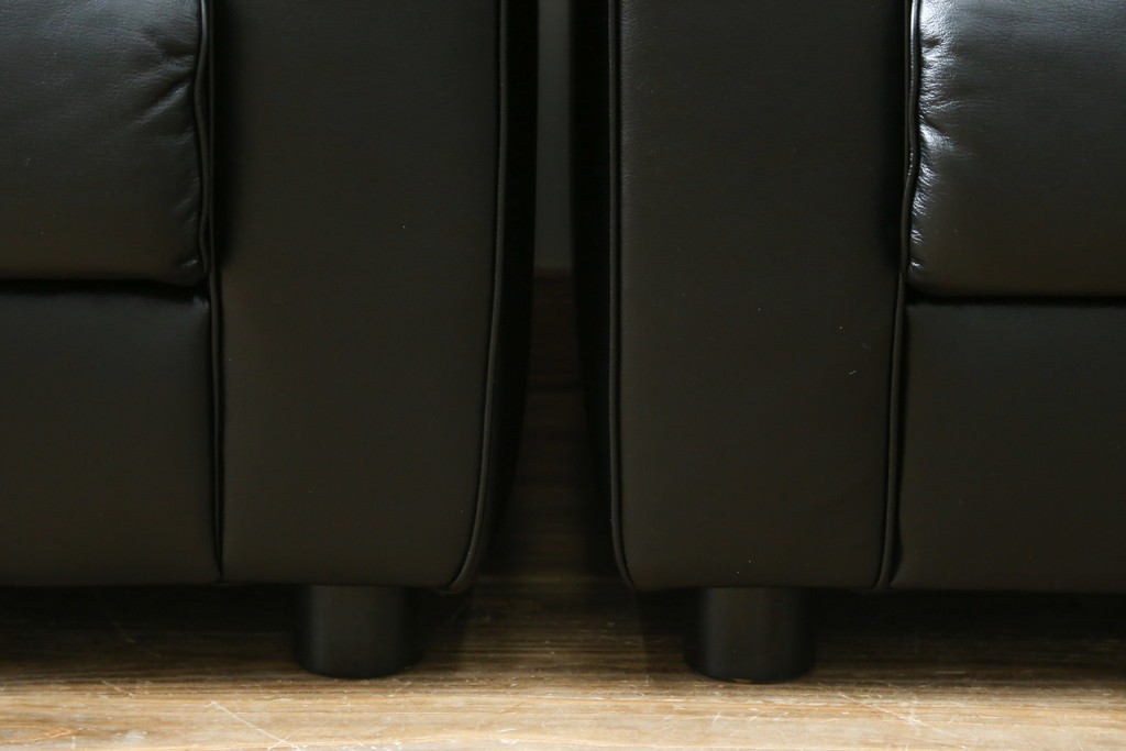 中古　コクヨ(KOKUYO)　ルクサリオ　本革+フェイクレザー　モダンデザインの1人掛けアームソファ2脚セット　定価(2脚合計)約35万円以上　(R-085673)