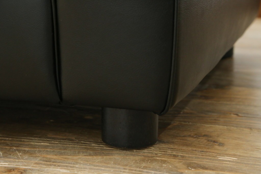 中古　コクヨ(KOKUYO)　ルクサリオ　本革+フェイクレザー　モダンデザインの1人掛けアームソファ2脚セット　定価(2脚合計)約35万円以上　(R-085673)