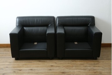 中古　コクヨ(KOKUYO)　ルクサリオ　本革+フェイクレザー　モダンデザインの1人掛けアームソファ2脚セット　定価(2脚合計)約35万円以上　(R-085673)