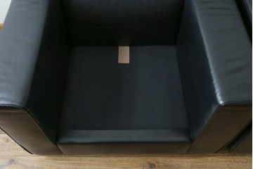 中古　コクヨ(KOKUYO)　ルクサリオ　本革+フェイクレザー　モダンデザインの1人掛けアームソファ2脚セット　定価(2脚合計)約35万円以上　(R-085673)