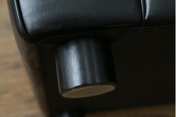 中古　コクヨ(KOKUYO)　ルクサリオ　本革+フェイクレザー　モダンデザインの1人掛けアームソファ2脚セット　定価(2脚合計)約35万円以上　(R-085673)