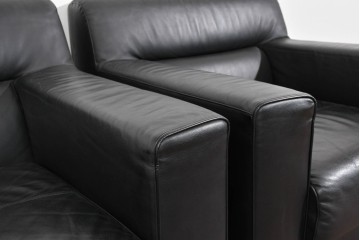 中古　コクヨ(KOKUYO)　ルクサリオ　本革+フェイクレザー　モダンデザインの1人掛けアームソファ2脚セット　定価(2脚合計)約35万円以上　(R-085673)