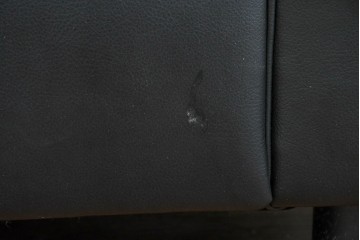 中古　コクヨ(KOKUYO)　ルクサリオ　本革+フェイクレザー　モダンデザインの1人掛けアームソファ2脚セット　定価(2脚合計)約35万円以上　(R-085673)