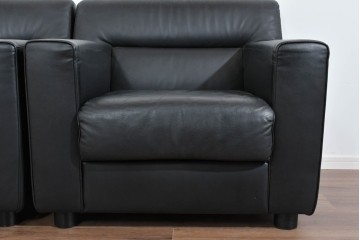 中古　コクヨ(KOKUYO)　ルクサリオ　本革+フェイクレザー　モダンデザインの1人掛けアームソファ2脚セット　定価(2脚合計)約35万円以上　(R-085673)