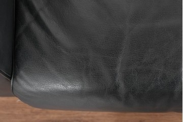 中古　コクヨ(KOKUYO)　ルクサリオ　本革+フェイクレザー　モダンデザインの1人掛けアームソファ2脚セット　定価(2脚合計)約35万円以上　(R-085673)