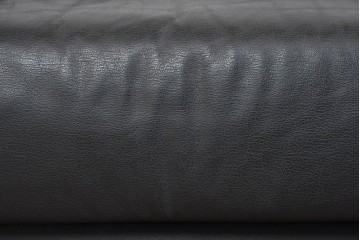 中古　コクヨ(KOKUYO)　ルクサリオ　本革+フェイクレザー　モダンデザインの1人掛けアームソファ2脚セット　定価(2脚合計)約35万円以上　(R-085673)