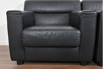 中古　コクヨ(KOKUYO)　ルクサリオ　本革+フェイクレザー　モダンデザインの1人掛けアームソファ2脚セット　定価(2脚合計)約35万円以上　(R-085673)