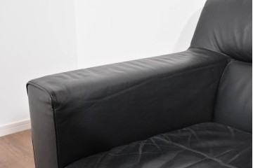 中古　コクヨ(KOKUYO)　ルクサリオ　本革+フェイクレザー　モダンデザインの1人掛けアームソファ2脚セット　定価(2脚合計)約35万円以上　(R-085673)